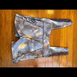 Like new calia by Carrie underwood purple boho leggings size small